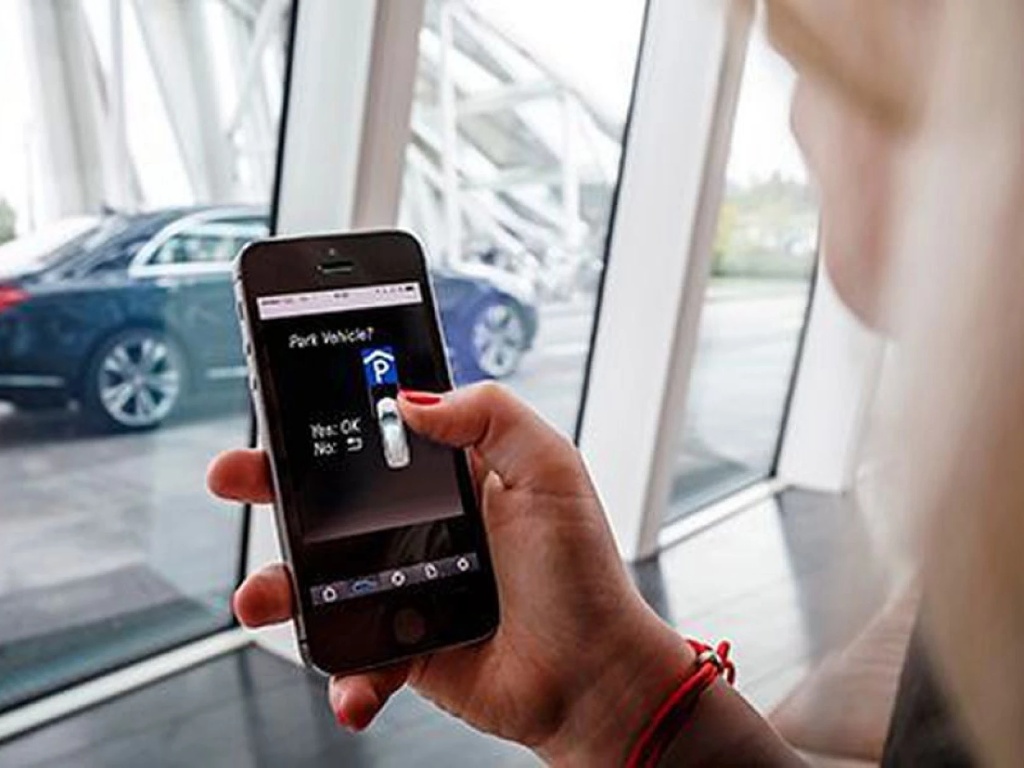 Primicia mundial de Bosch y Daimler con un aparcamiento automatizado